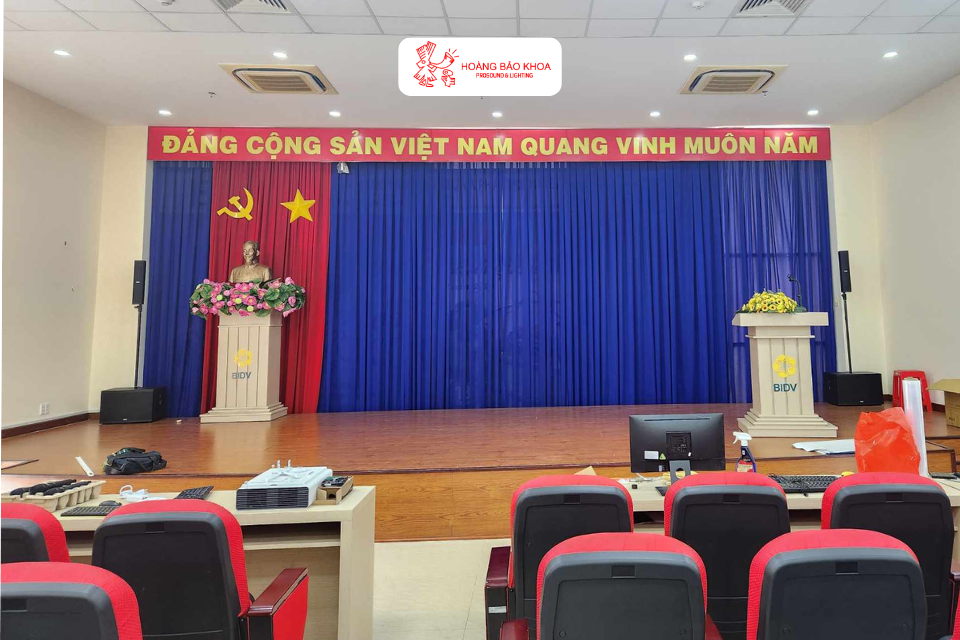 Âm Thanh Hội Trường Chuyên Nghiệp Gồm Những Thiết Bị Gì?
