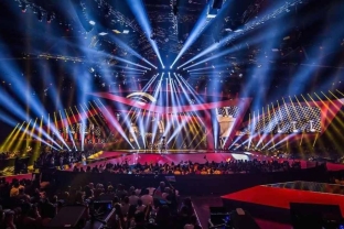 Why Modern Performance Venues Need Multi-Effect Moving Head Lighting
