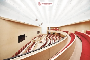 How to Choose the Right Microphone for Conference Hall Audio Systems