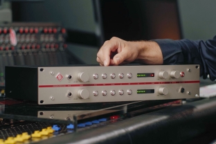 Neumann V 402 Và Nghệ Thuật Nghe Không Độ Trễ