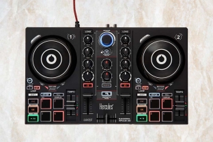 Giá bàn DJ ở đâu tốt nhất? Gợi ý những mẫu bàn DJ chính hãng giá tốt