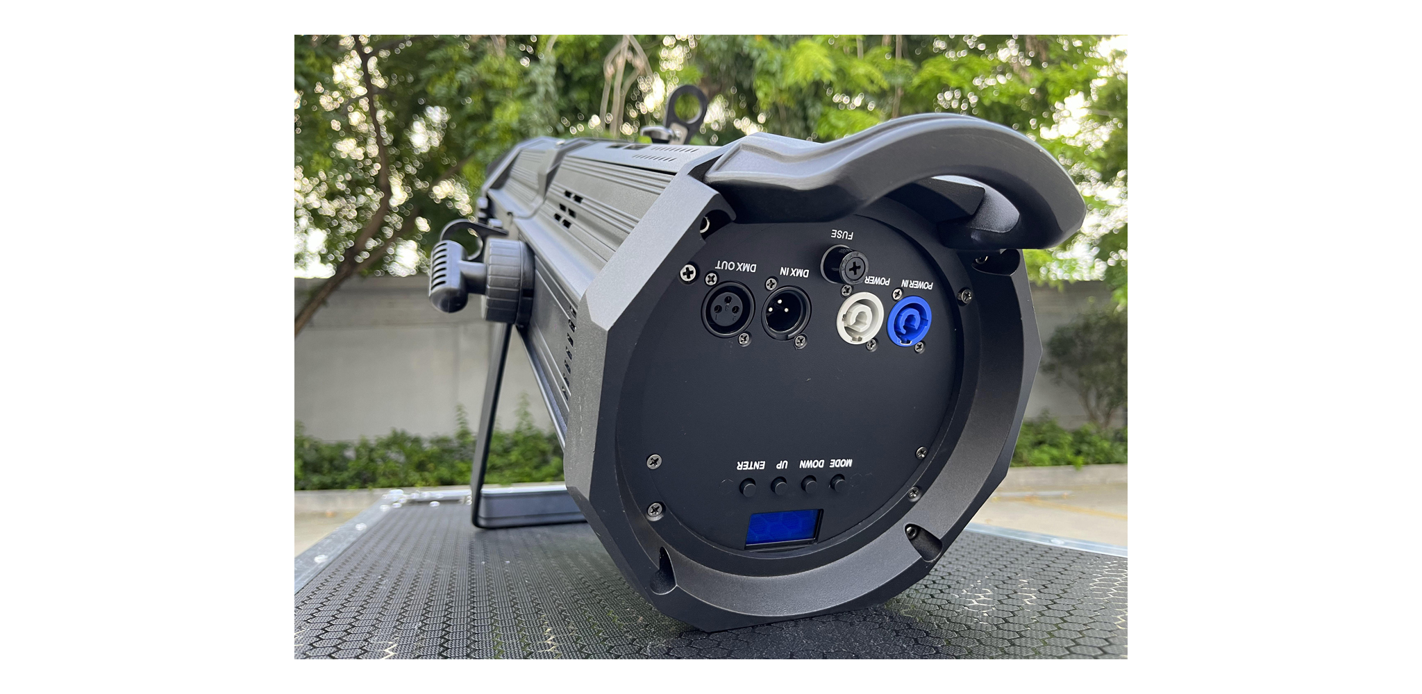 300W Profile Zoom	