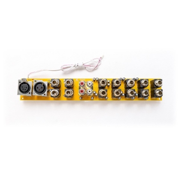 Q05-AAP05-00101 Bo AU In Out X32 COM Behringer
